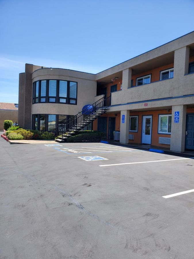Good Living Inn San Carlos Buitenkant foto